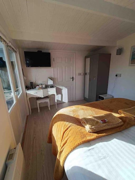 Private Lodge Close To Beaches And Goodwood Felpham Zewnętrze zdjęcie